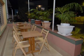 Breakfast, lunch, dinner served; local and international cuisine