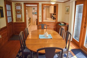Dining - Charming, Well-Maintained Home Near Glendon Beach (Dennis Port)