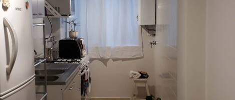 Fridge, microwave, oven, coffee/tea maker