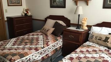 7 bedrooms, iron/ironing board, free WiFi, bed sheets