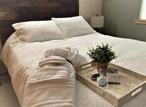 3 bedrooms, desk, iron/ironing board, free WiFi