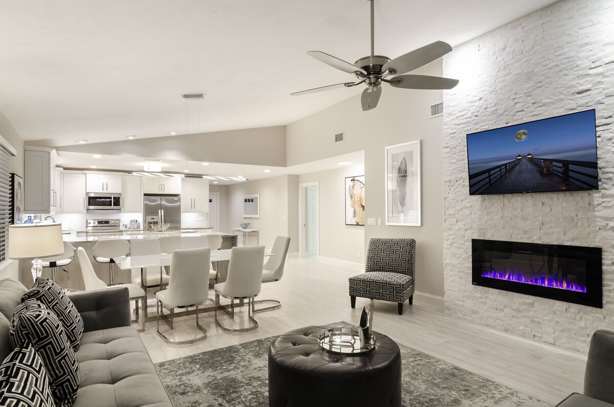 Photo 3 of SUMMER SPECIALS! Luxury Home, Stunning Large Pool/Spa, Near Beaches, FREE Bikes