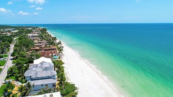 Beach nearby, sun loungers, beach towels