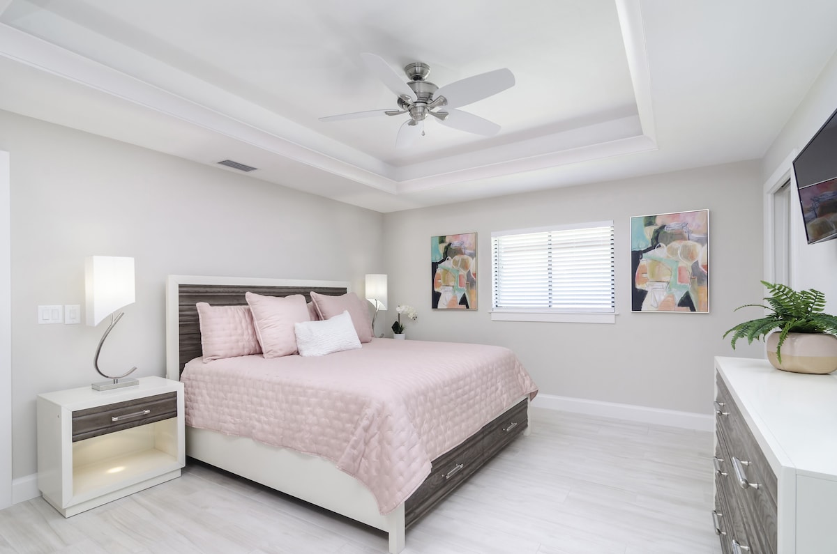 Photo 7 of SUMMER SPECIALS! Luxury Home, Stunning Large Pool/Spa, Near Beaches, FREE Bikes