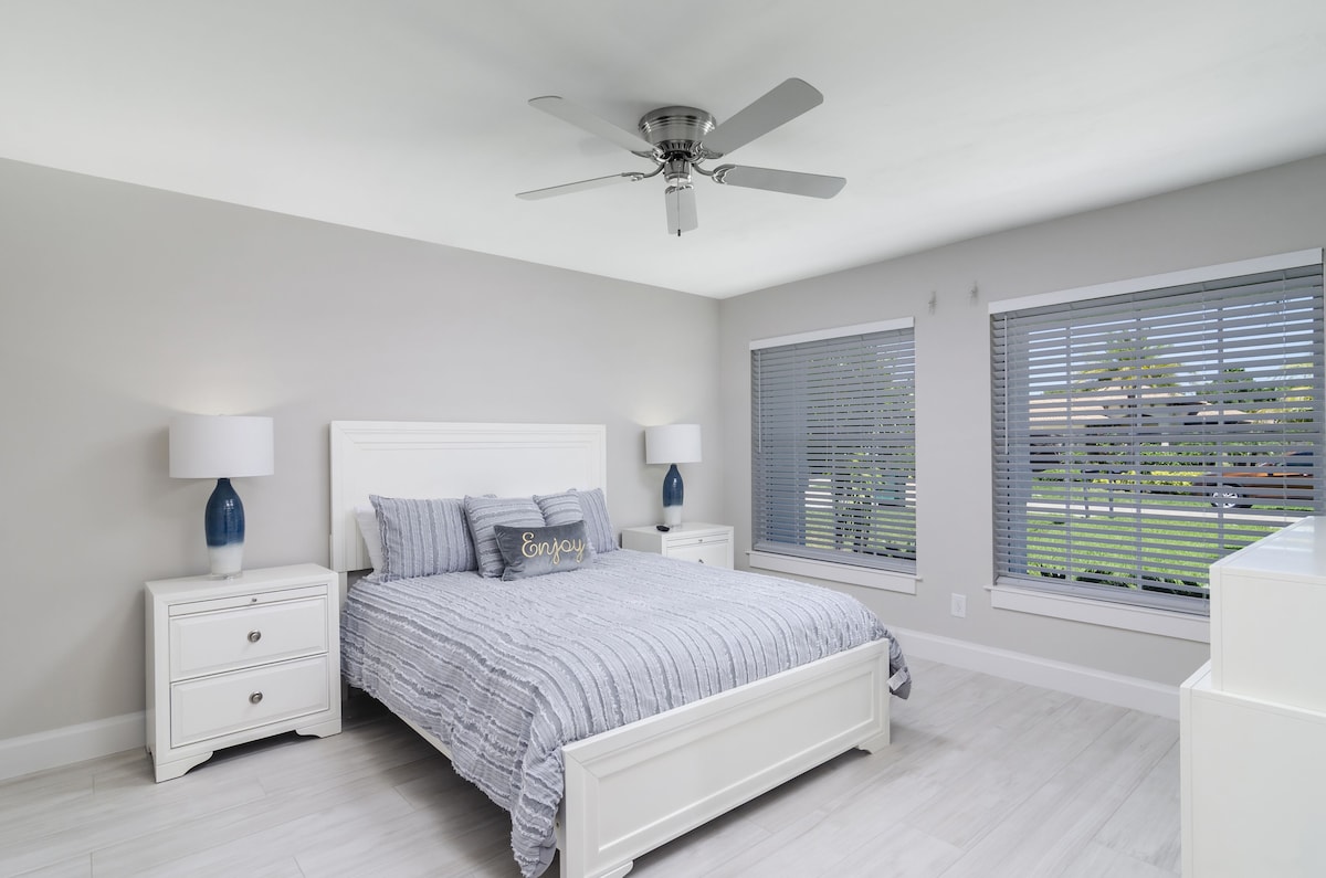 Photo 9 of SUMMER SPECIALS! Luxury Home, Stunning Large Pool/Spa, Near Beaches, FREE Bikes