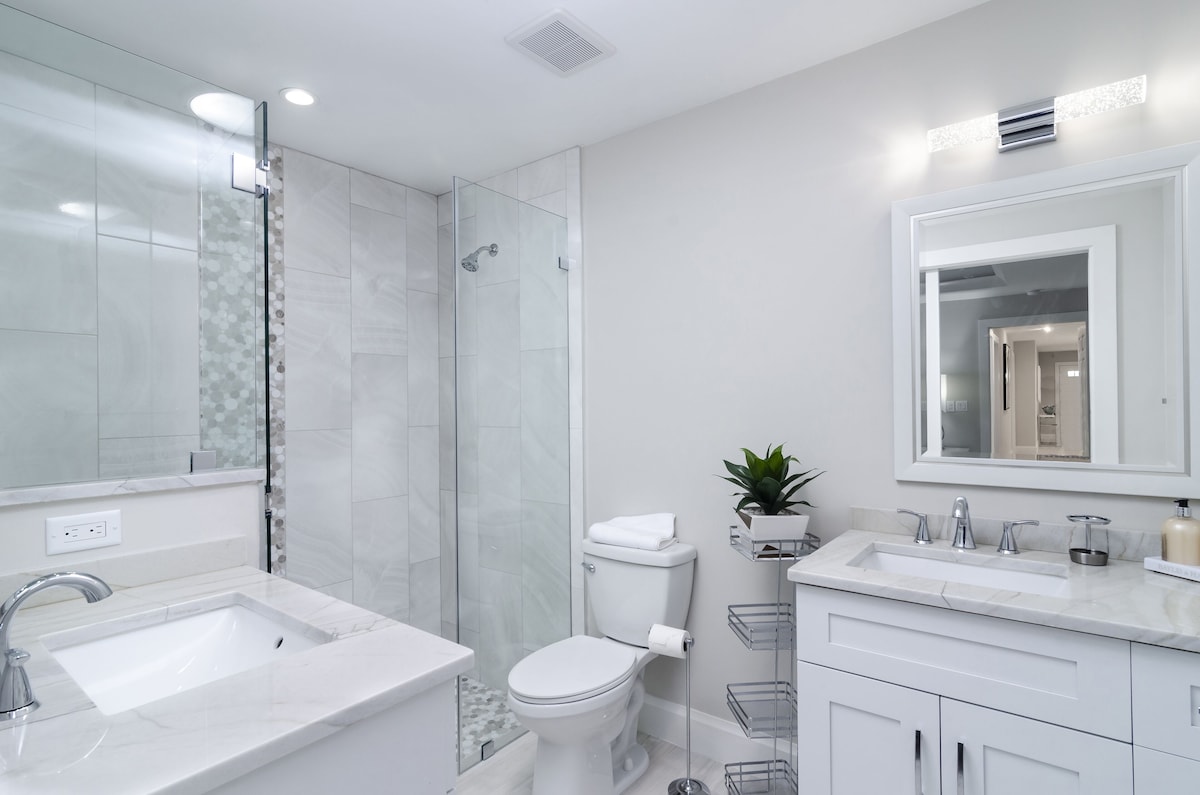 Photo 8 of SUMMER SPECIALS! Luxury Home, Stunning Large Pool/Spa, Near Beaches, FREE Bikes