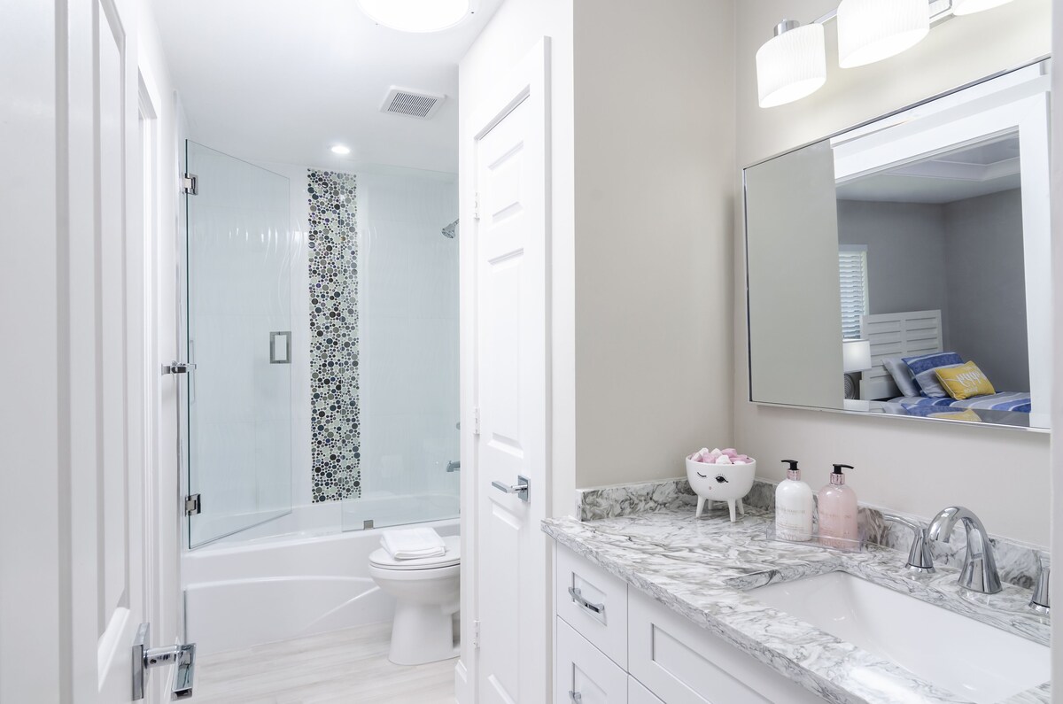 Photo 11 of SUMMER SPECIALS! Luxury Home, Stunning Large Pool/Spa, Near Beaches, FREE Bikes