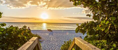 Beach nearby, sun-loungers, beach towels