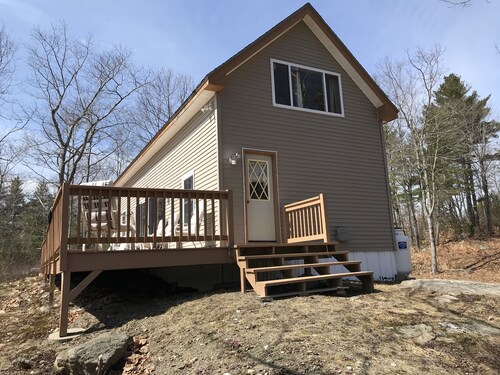 Cabin at private family friendly pond