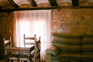 Tv, eldstad, tv-spel och dvd-spelare