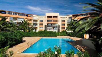 Piscine extérieure (ouverte en saison)