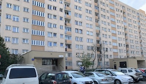 Vista frontal de la propiedad