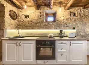 Kühlschrank, Mikrowelle, Ofen, Geschirrspüler