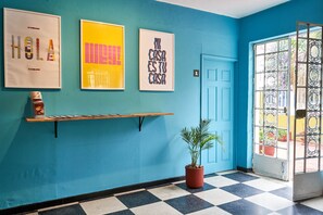 Interior entrance - Hostal Americana (Guadalajara)