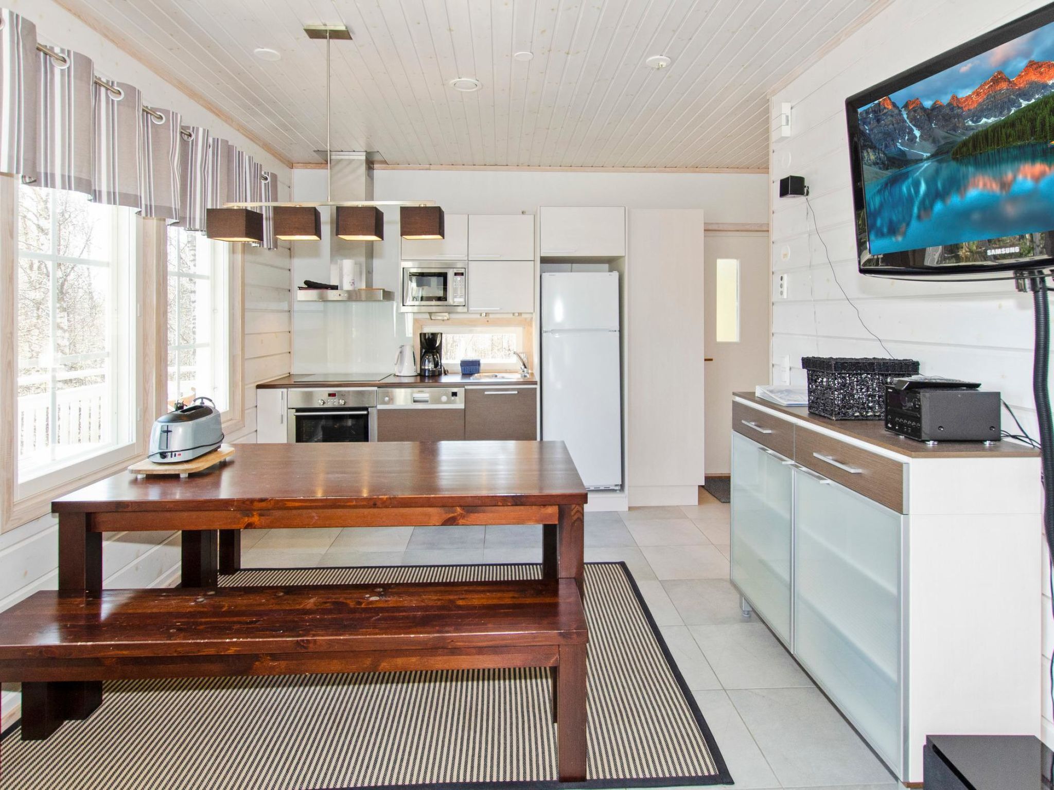 Jääkaappi, mikroaaltouuni, astianpesukone