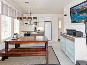 Fridge, microwave, dishwasher, cookware/dishes/utensils - Kolin helmi 2 by Interhome (Lieksa)