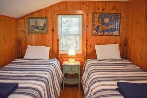 2 bedrooms, iron/ironing board, free WiFi