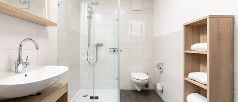 Executive-Apartment | Bathroom | Shower, towels, toilet paper