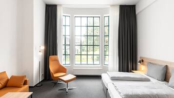 Business-Apartment (4 Erwachsene) | Wohnzimmer | LED-Fernseher