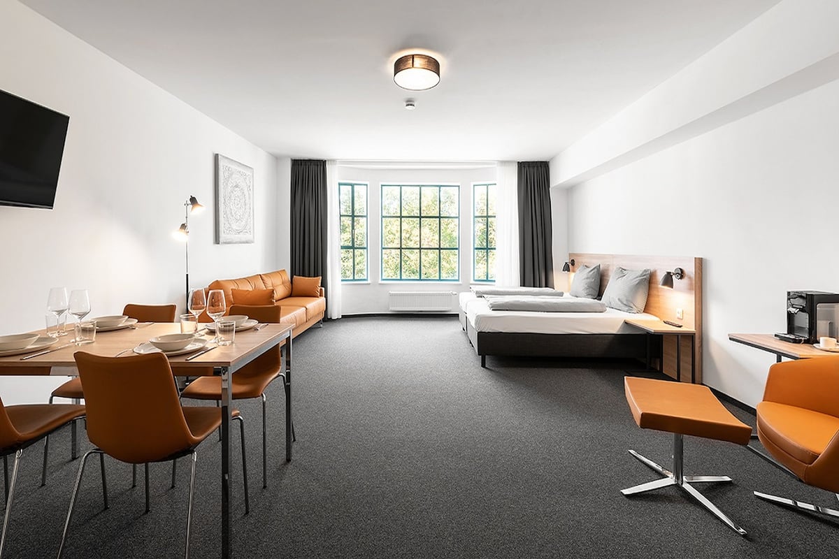 Executive appartement | Woonruimte | Een ledtelevisie