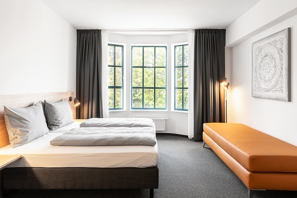 Business-Apartment | Premium bedding, desk, laptop workspace, soundproofing