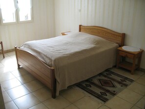 2 bedrooms, iron/ironing board
