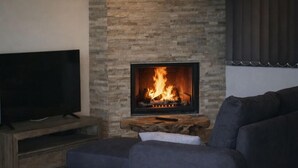 Interior - Charming village house (Santa Maria Figaniella)