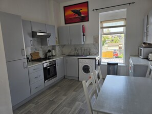 Fridge, microwave, oven, stovetop - The Tramway House (Carrickfergus)