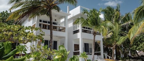 المنشأة من الخارج