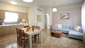 A modern apartment with a kitchen, dining area, and living room. - Spacious apartment just 2 min walk from the beach! (Plakias)
