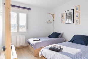 3 Schlafzimmer, Schreibtisch, Bügeleisen/Bügelbrett, Reisekinderbett