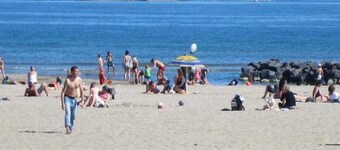 Rochelongue, Magnificent sea view, direct beach access Swimming pool