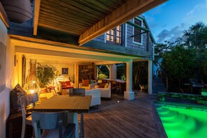 تناول الطعام بالخارج