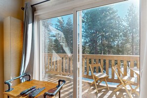 Interior - Beautifully updated townhome with a sauna (Mammoth Lakes)