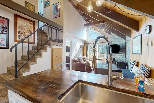 Interior - Beautifully updated townhome with a sauna (Mammoth Lakes)