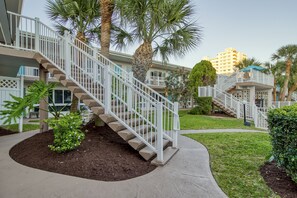 Property grounds - Enjoy a shared heated pool, terraces & shuffleboard - beach across the street (Pompano Beach)