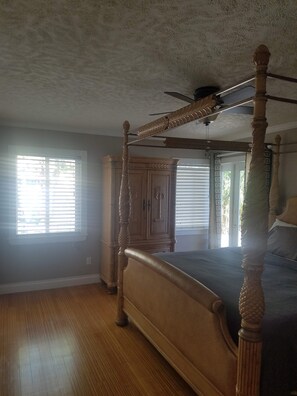 3 chambres, fer et planche à repasser, Wi-Fi, draps fournis