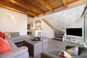 TV, strømmetjenester og stereoanlegg