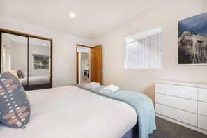 3 chambres, fer et planche à repasser, lit parapluie, Wi-Fi