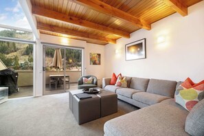 TV, strømmetjenester og stereoanlegg