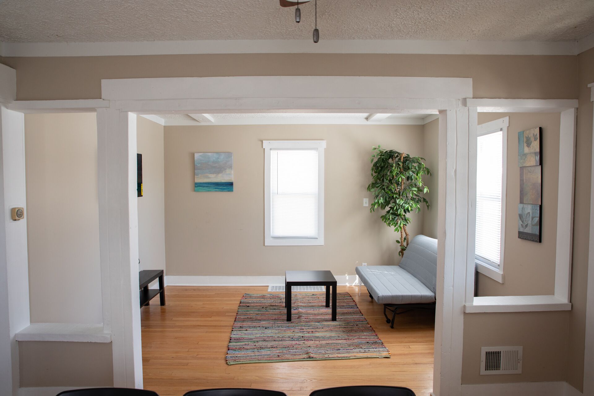 The Cozzy 3 Br House, Spacious Clean Home!