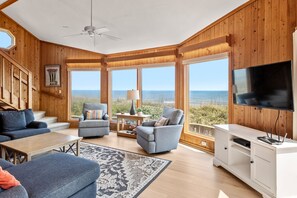 TV, DVD player - Pelican Post: Oceanfront, Private Walkway to Beach (Duck)