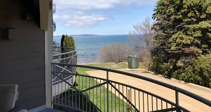 Your Traverse City beach retreat, in a spacious condo with upscale furnishings