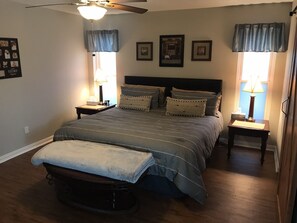 3 bedrooms, desk, iron/ironing board, free WiFi