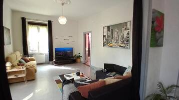 TV connectée, baby-foot, espaces bureaux