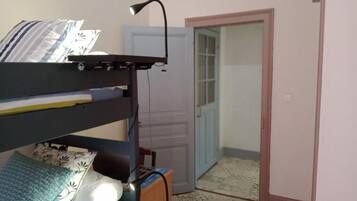 2 chambres, fer et planche Ă repasser, Wi-Fi gratuit, draps fournis