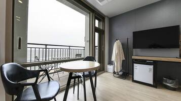 Deluxe-Doppelzimmer, Meerblick | Zimmerausstattung