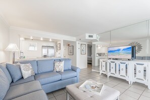 Smart TV - Beachfront ~ Seasonally Heated Pool  ~ Gym (Miramar Beach)