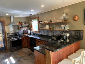 Fridge, oven, stovetop, dishwasher - Classy AF Home Steps from Colby and Trails (Oakland)