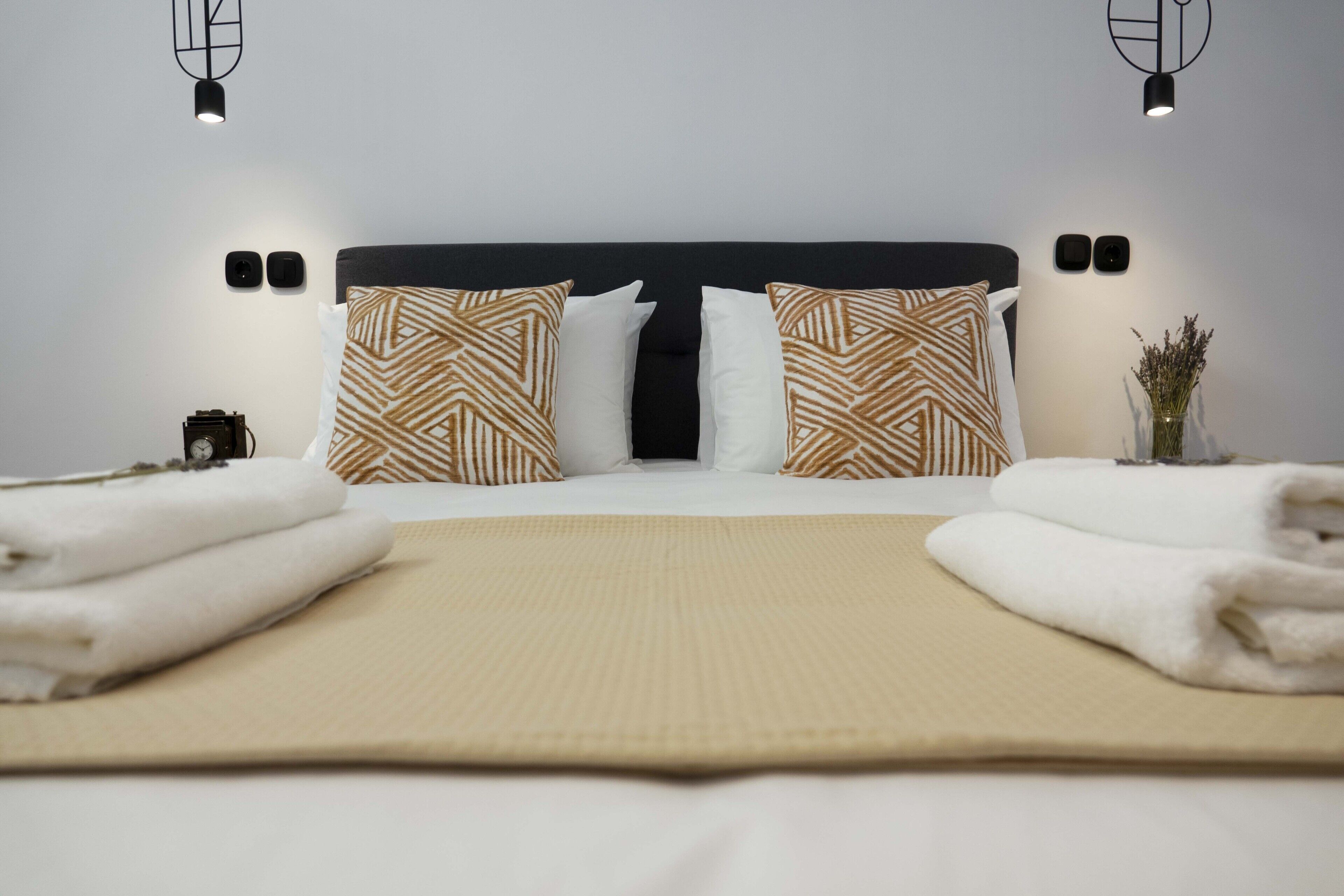 2 bedrooms, desk, iron/ironing board, WiFi